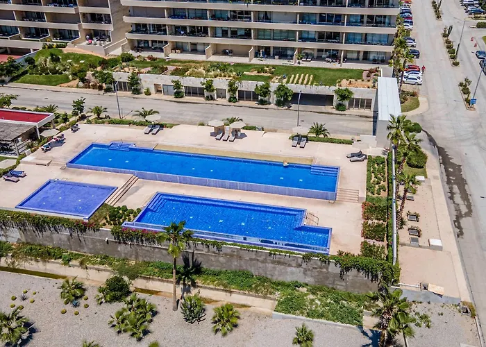Top-rated 3 Bedroom Ocean Views Infinity Pools *